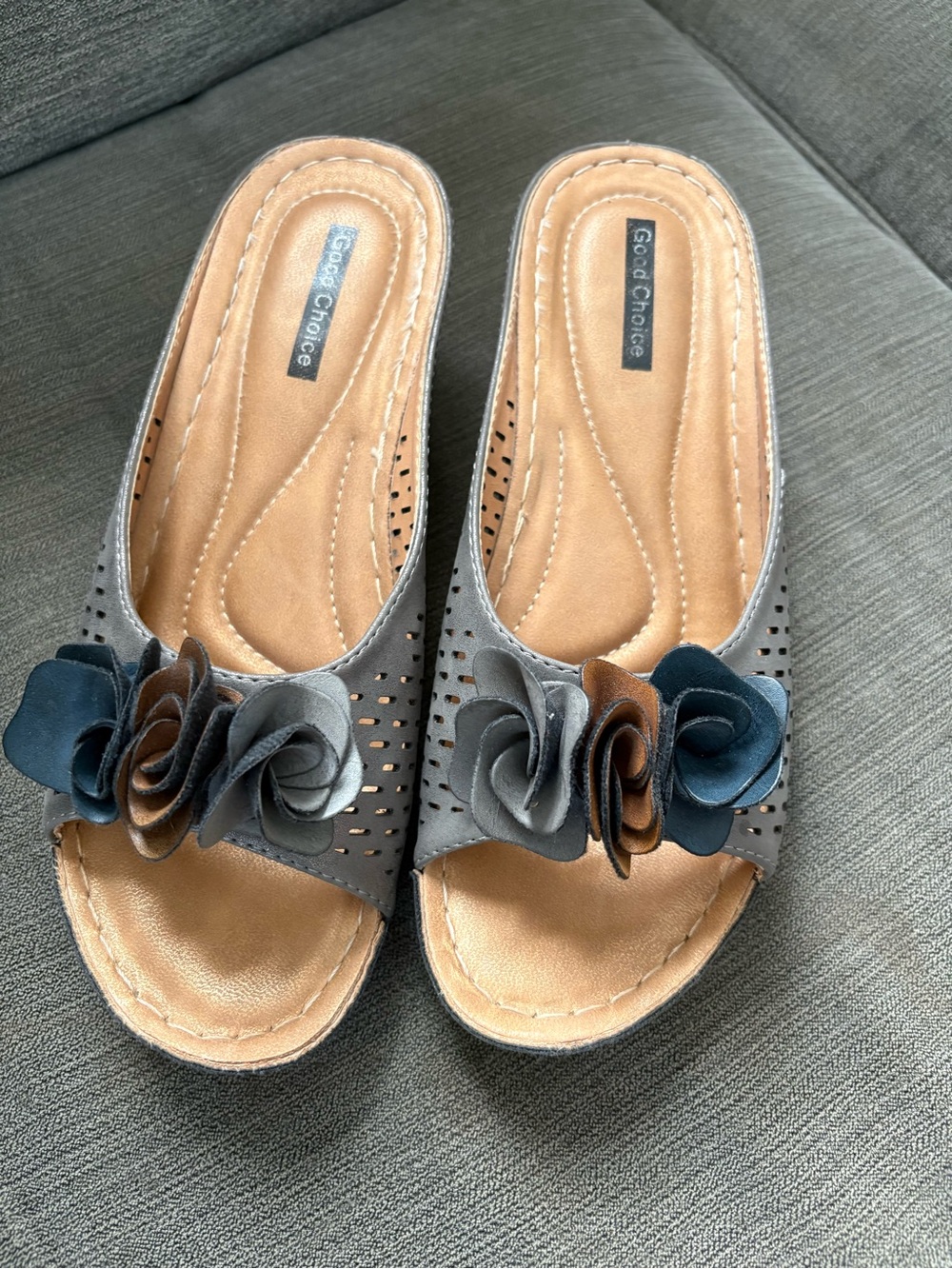 Good Choice Women's Floral Slide Sandals in Gray & Brown